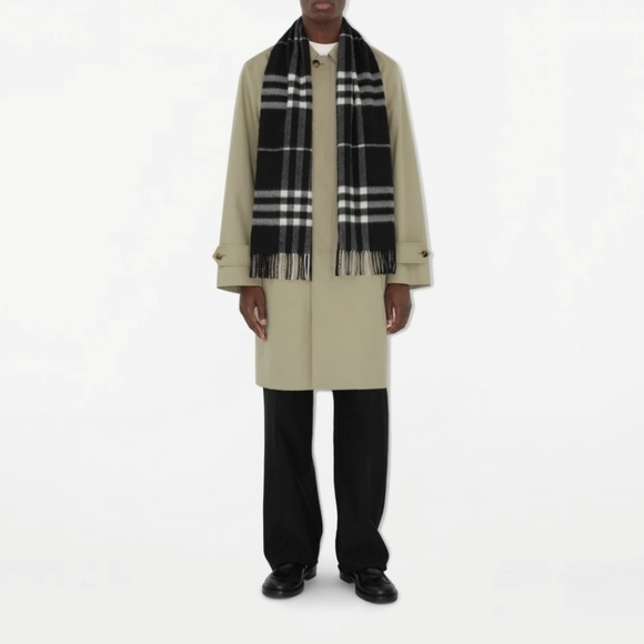 BURBERRY NWT Check  100% CASHMERE Scarf. - Picture 14 of 16